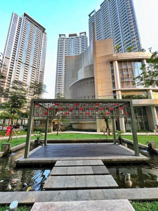 Cozy Studio Suite in Taman Anggrek Residences Jakarta Buitenkant foto